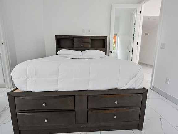 2nd image of 11571 W Sunset Blvd