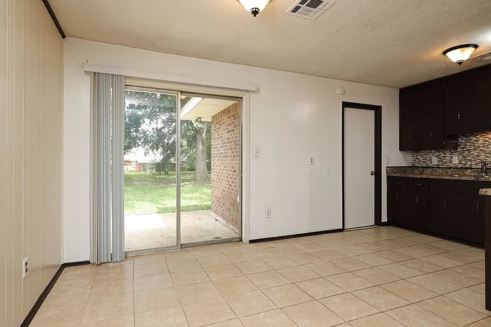 5731 Roxboro Dr — Photo 4