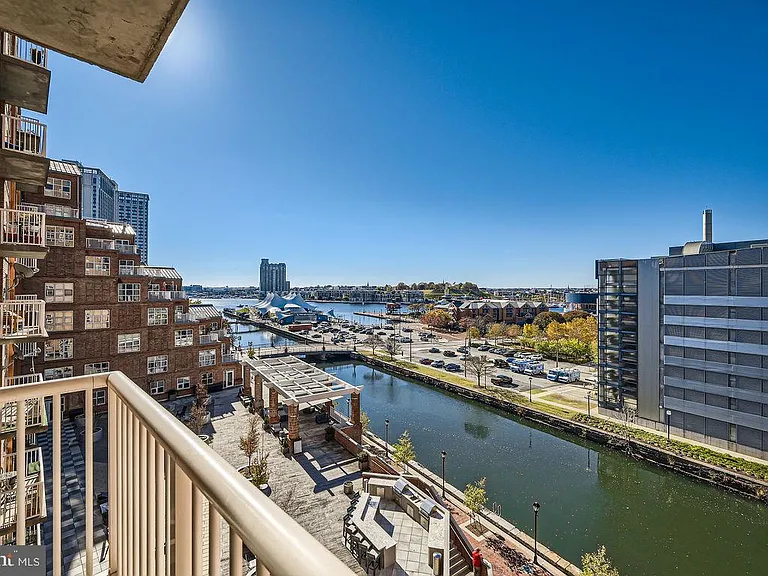250 President St #404 — Photo 16
