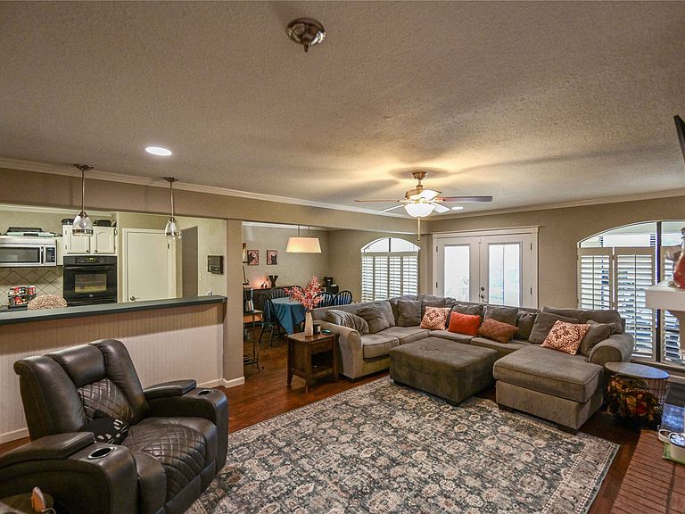 Listing photo 5