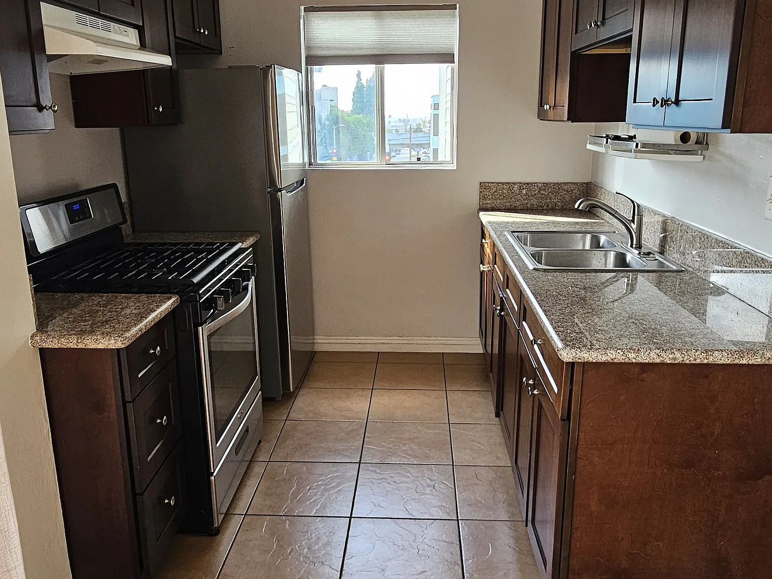 2 bed, 1000 sqft, $2,450 — Photo 4