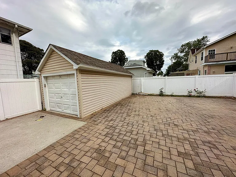 57 Willoughby Ave — Photo 32