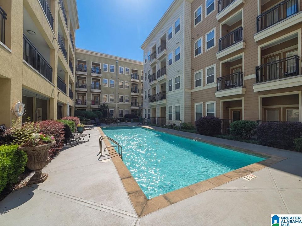 1st image of 401 20th St Unit 207