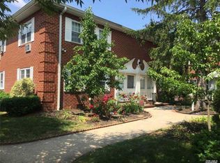 560 Lakeville Rd APT 1A, New Hyde Park, NY 11040