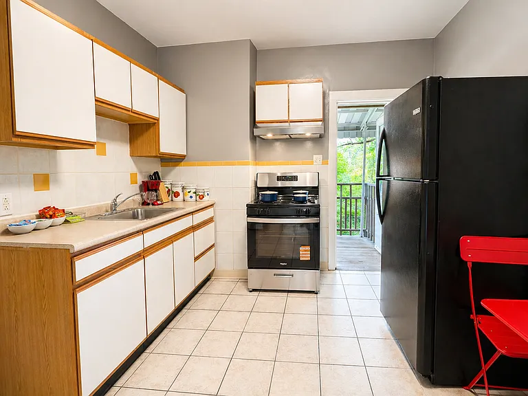 782 Hazelwood Ave — Photo 5