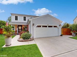 794 Meade Ln, Roselle, IL 60172