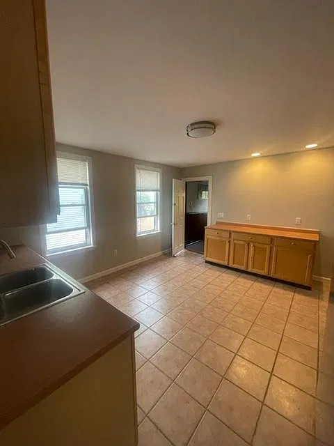 3 bed, $2,875 — Photo 2
