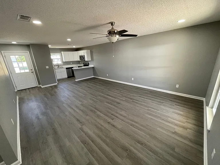 3610 Moore St #1 — Photo 2