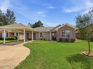 319 Green Meadow Dr, Pearl, MS 39208
