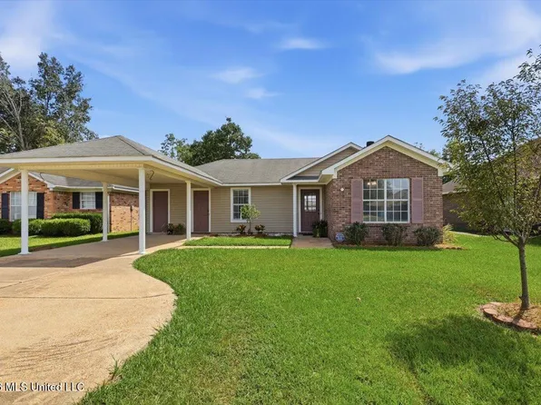 319 Green Meadow Dr, Pearl, MS 39208