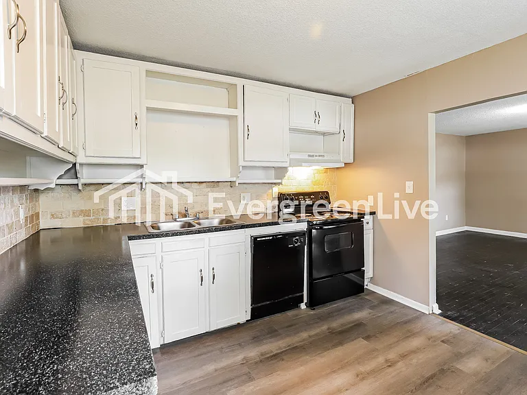 1509 N Hocker Ave — Photo 8