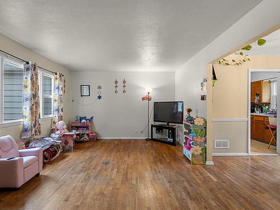 5th image of 2424 14th Ave Ct
