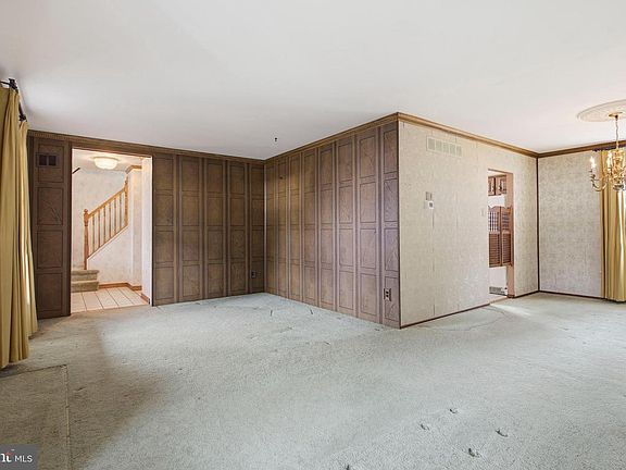 5th image of 734 Burdett Dr