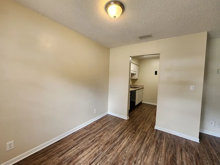 118 SE Bracken Way #101 — Photo 5
