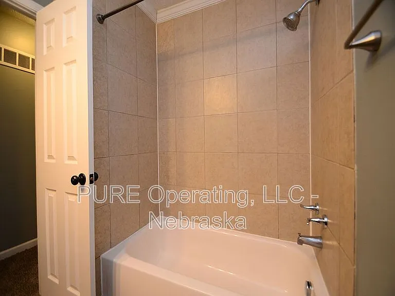 13951 Jefferson Cir — Photo 32