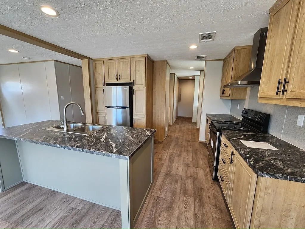 3 bed, 2.0 bath, 1372 sqft, $1,399 — Photo 1