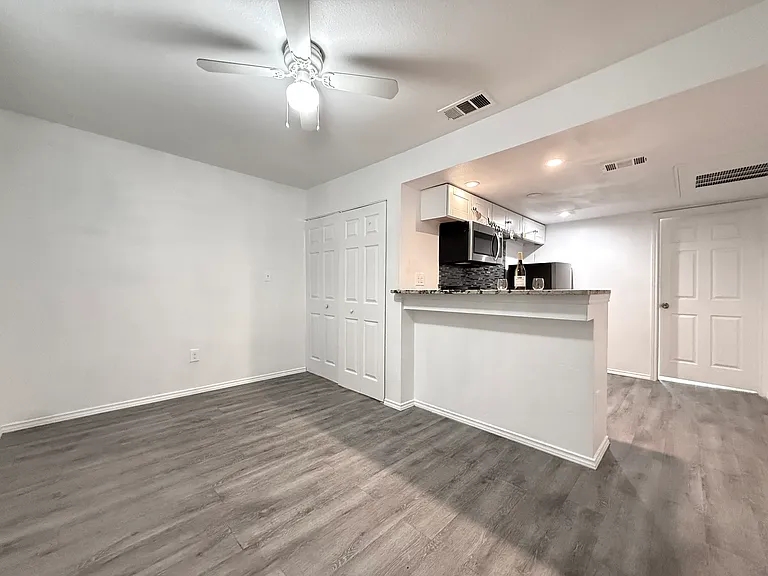 1607 N Carroll Ave #207 — Photo 3