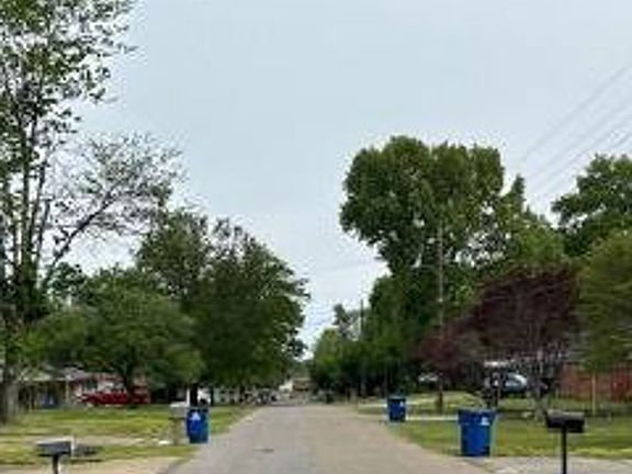 Exterior Neighborhood (street photo)