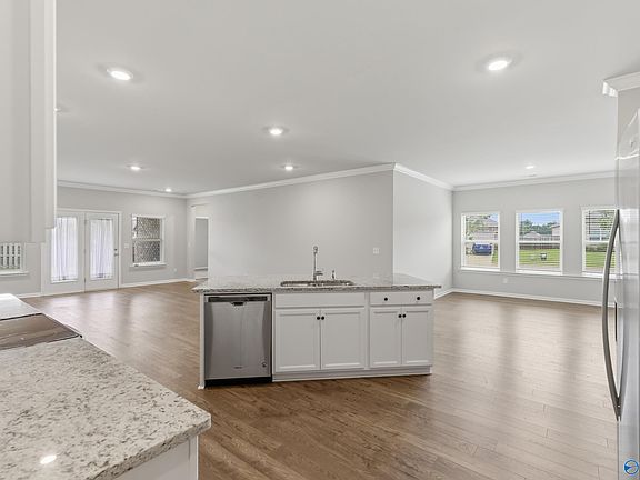 5th image of 330 Caudle Dr