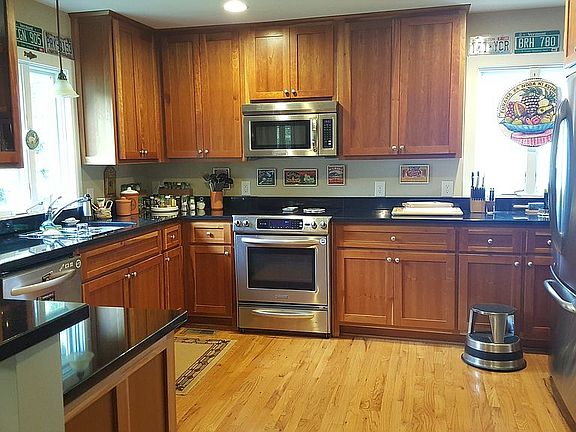 granite counters in kitchen 