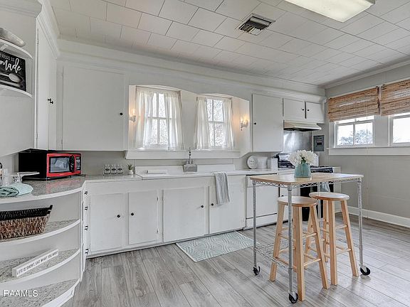 5th image of 109 Loraine St