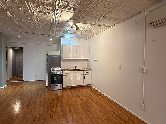 3rd image of 21 Orchard St #2A