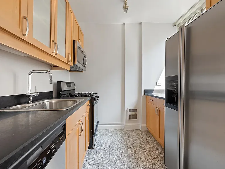 401 E 60th St #4O — Photo 4
