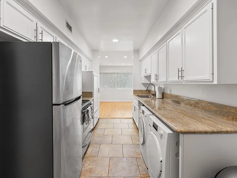 4915 Tyrone Ave #215 — Photo 13