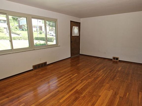 3rd image of 1558 Lucille Dr
