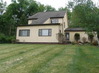 17 Gellatly Dr, Wappingers Falls, NY 12590
