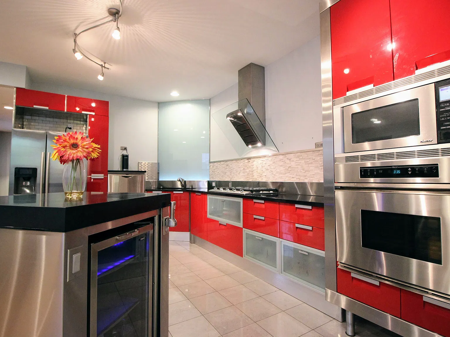 3 bed, 3.5 bath, 2030 sqft, $3,098 — Photo 4