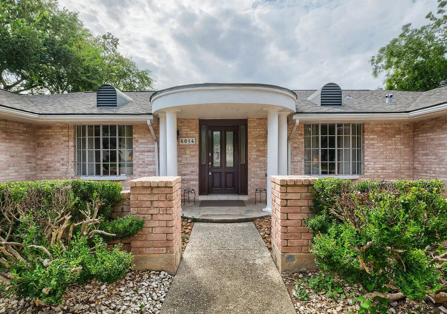 Beautiful 4-Bedroom Windcrest Home with Pool — Photo 2