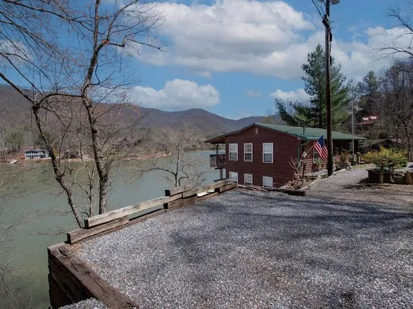 819 E Buffalo Cir, Robbinsville, NC 28771