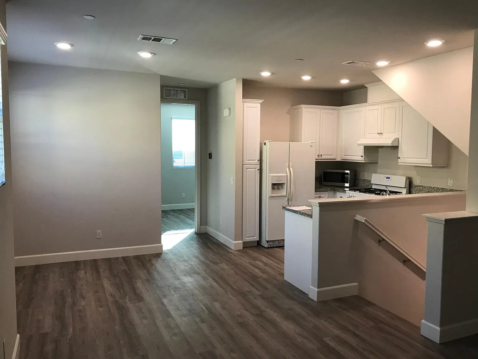 7246 N Cedar Rd — Photo 1