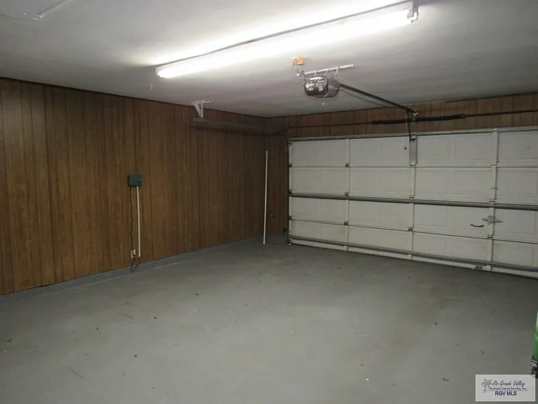 918 E Leggett Rd — Photo 19