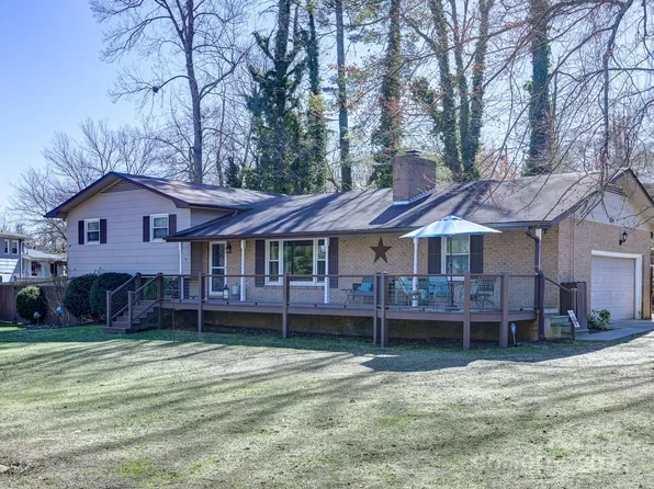 104 Lyndon Ln, Hendersonville, NC 28792