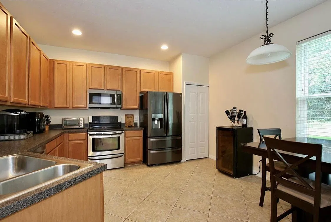 3 bed, 1537 sqft, $2,700 — Photo 2