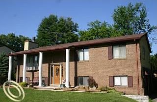 3rd image of 2225 Woodlawn St