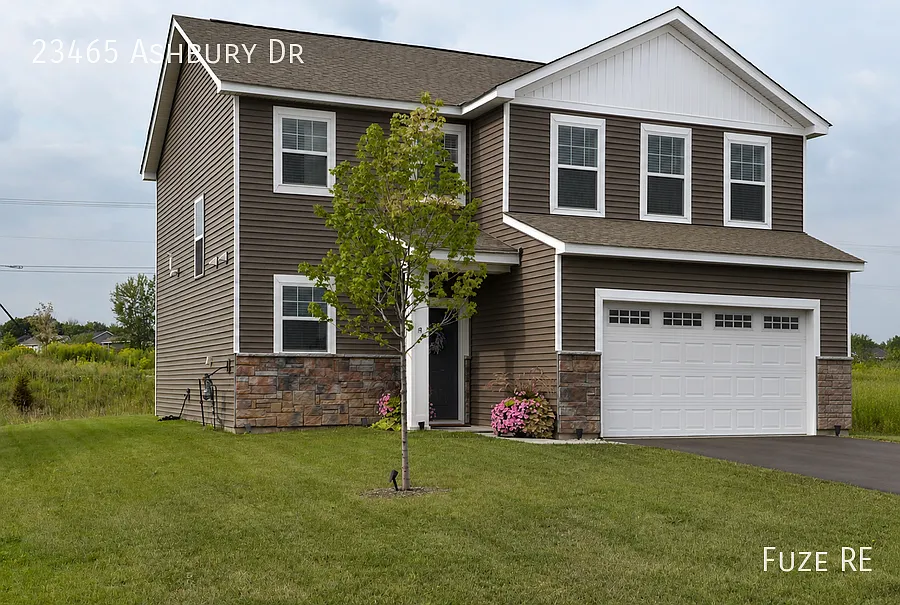 Gorgeous 3 Bed, 3 Bath Home with 2-Car Garage in Rogers, MN! — Photo 1