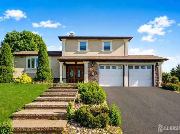 41 Fanwood Dr, Sayreville, NJ 08872