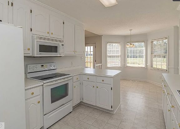 Eat in kitchen