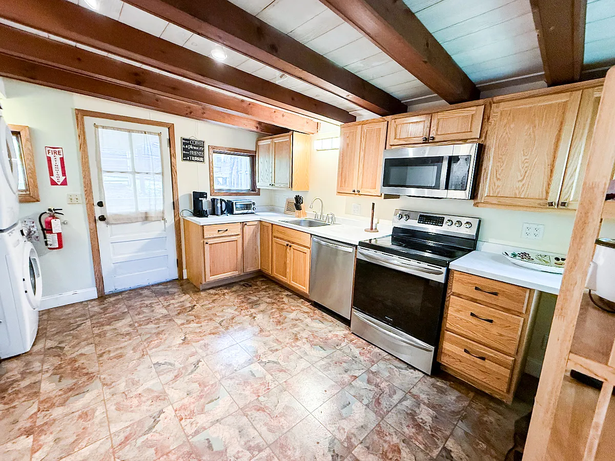 Building Photo - 327 Pleasant St #1