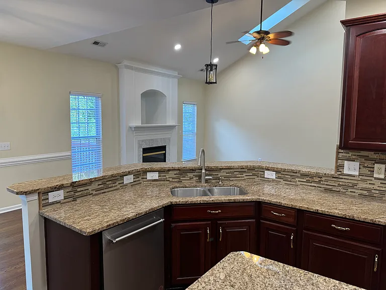 10822 Chamberlain Hall Ct — Photo 36