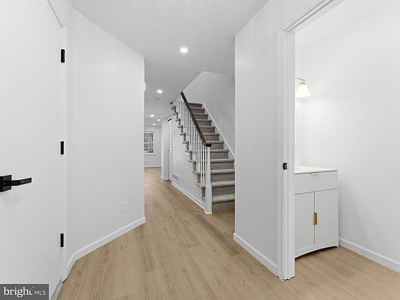 2nd image of 120 Wagonwheel Ct