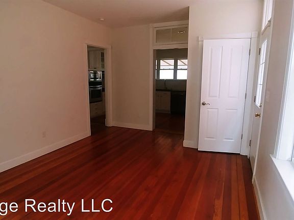 3rd image of 3422 Beaumont Pl