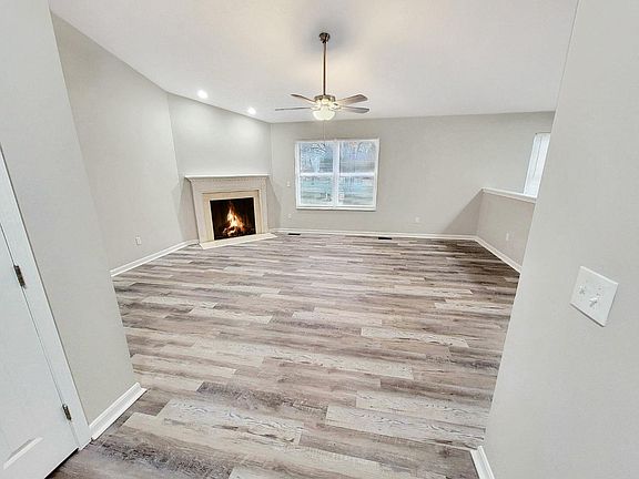 4th image of 877 Greengate Dr