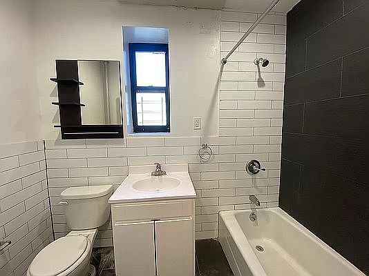 5th image of 31 W Mosholu Pkwy N APT 3E