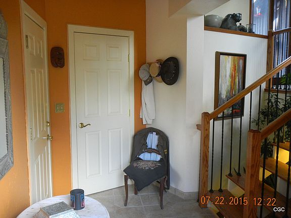 Tiled Entry Closet & Gar Ent