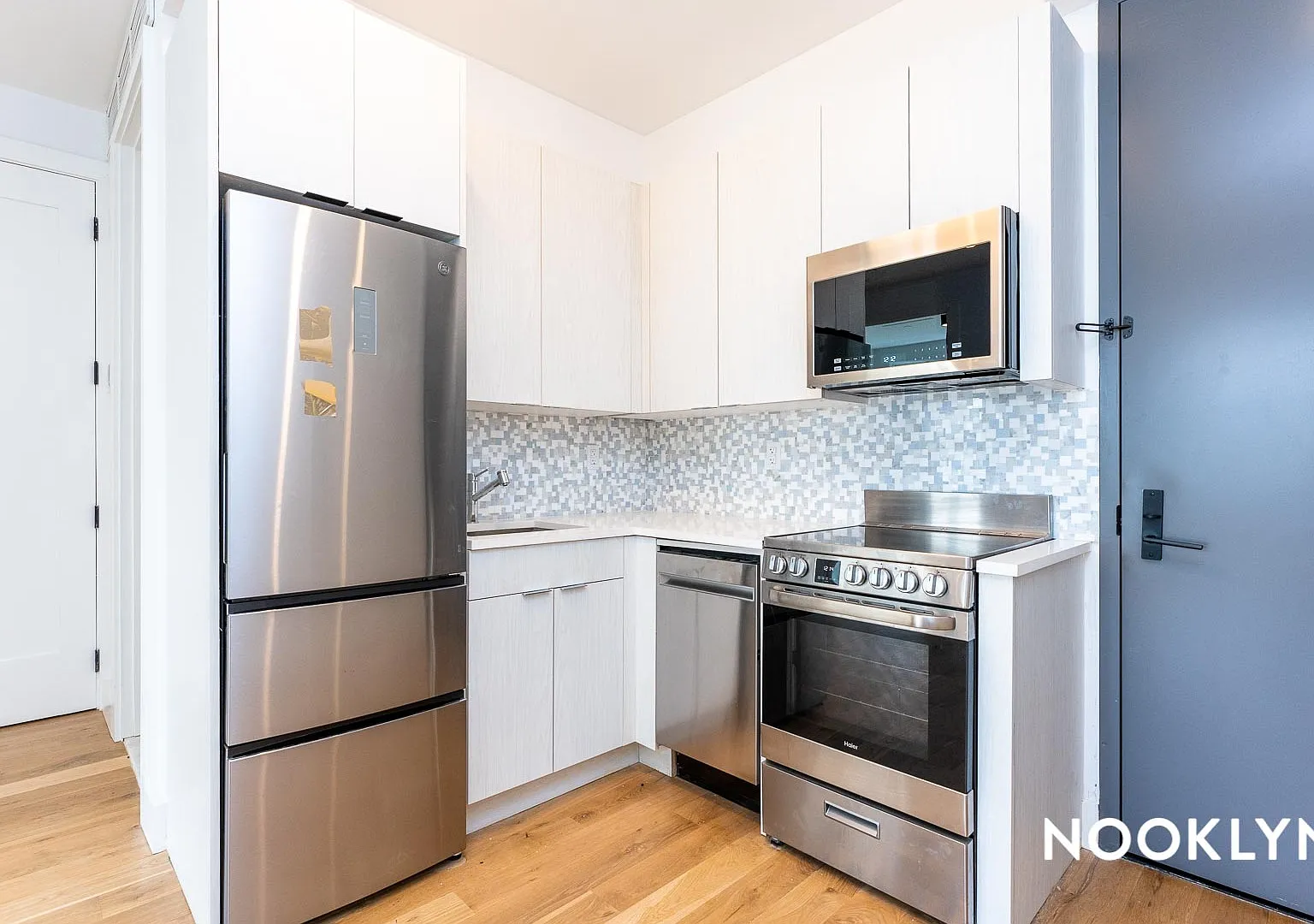 849 De Kalb Avenue — Photo 2