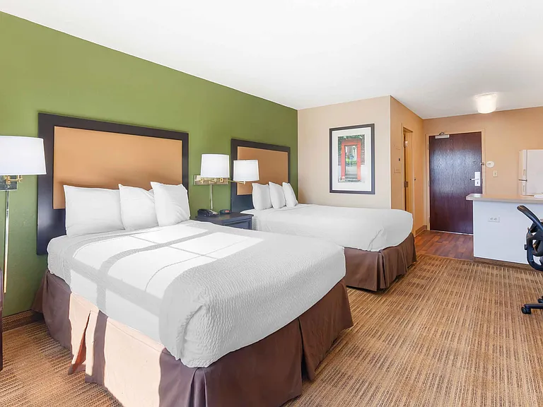 Studio Suite - 2 Full Beds